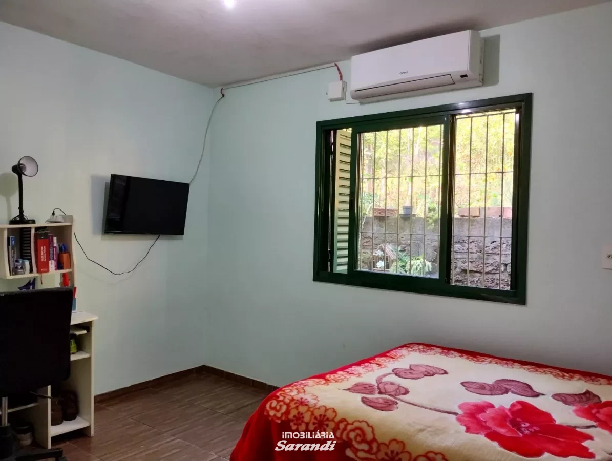 Chácara com área de 1.859m² lote A e Lote B com duas casas construídas, sendo uma habitável com três dormitórios um suíte e demais comodos. - Cascata, Porto Alegre [4262]
