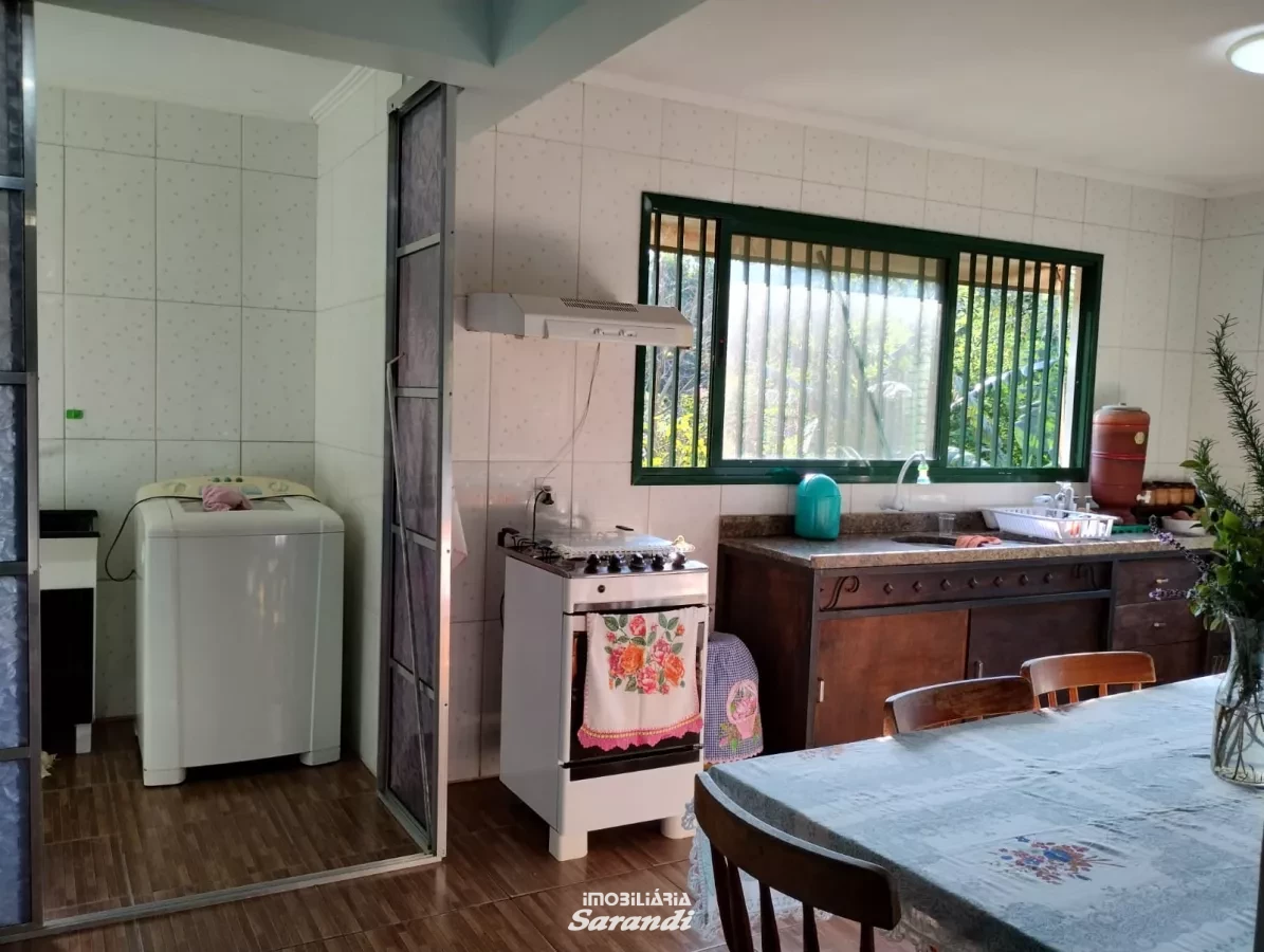 Chácara com área de 1.859m² lote A e Lote B com duas casas construídas, sendo uma habitável com três dormitórios um suíte e demais comodos. - Cascata, Porto Alegre [4262]