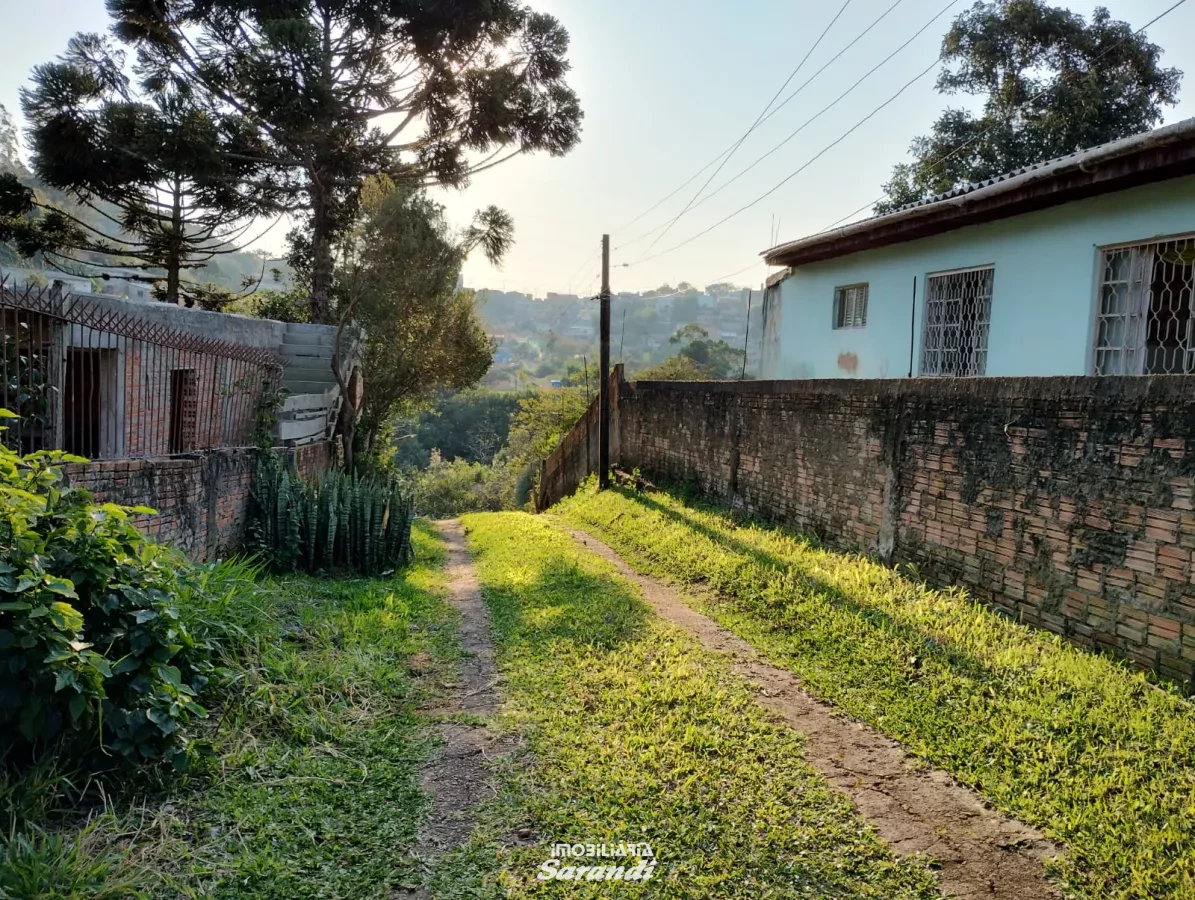 Chácara com área de 1.859m² lote A e Lote B com duas casas construídas, sendo uma habitável com três dormitórios um suíte e demais comodos. - Cascata, Porto Alegre [4262]