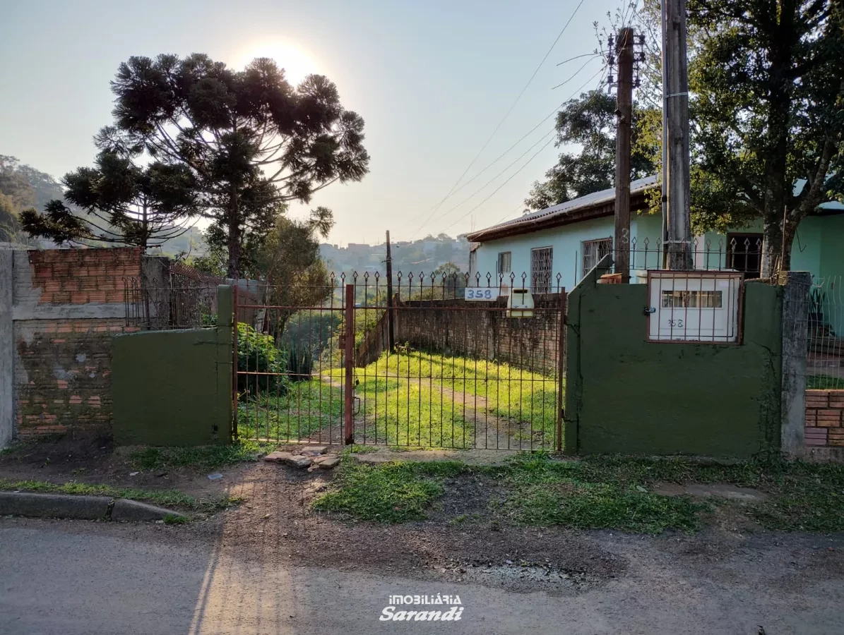 Chácara com área de 1.859m² lote A e Lote B com duas casas construídas, sendo uma habitável com três dormitórios um suíte e demais comodos. - Cascata, Porto Alegre [4262]