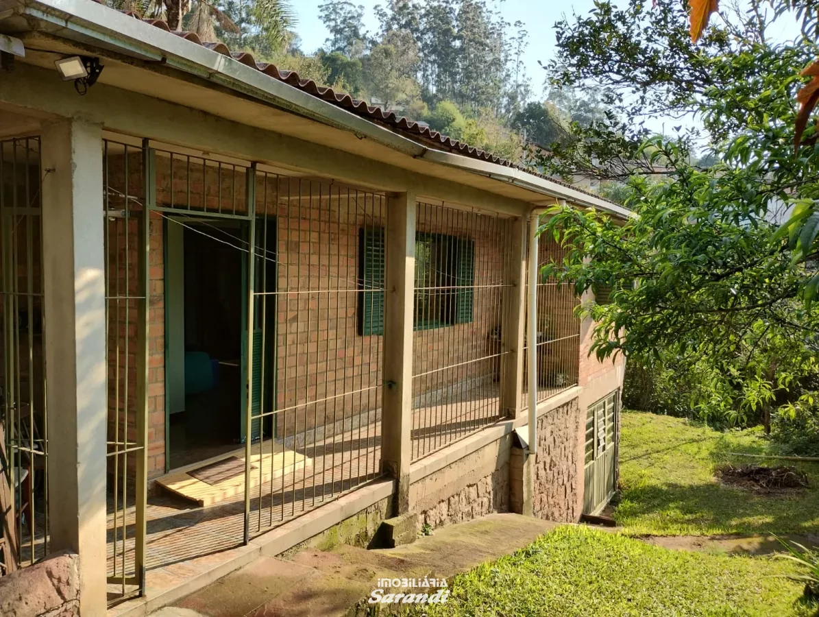 Chácara com área de 1.859m² lote A e Lote B com duas casas construídas, sendo uma habitável com três dormitórios um suíte e demais comodos. - Cascata, Porto Alegre [4262]