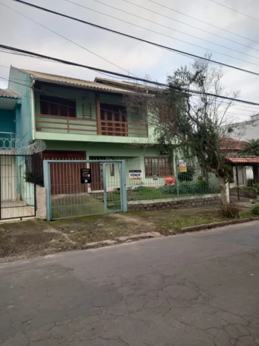 Imagem de ÓTIMA OPORTUNIDADE,  Sobrado com área aproximada de 310,00m² com quatro dormitórios sendo um com suíte closet e banheira de hidro massagem e demais comodos