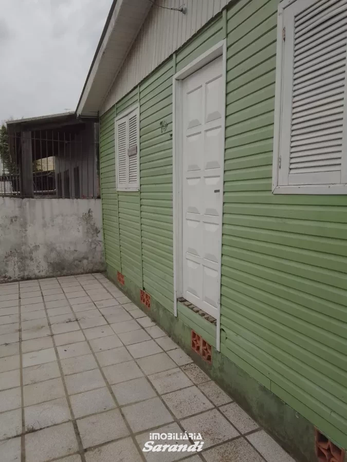 Casa mista localizada no bairro Morro Santana com dois dormitórios e demais cômodos e garagem - Morro Santana, Porto Alegre [4265]