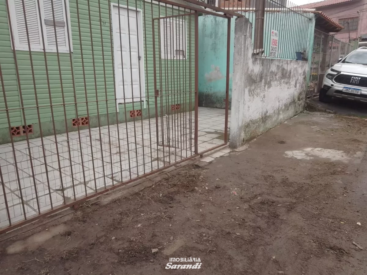 Casa mista localizada no bairro Morro Santana com dois dormitórios e demais cômodos e garagem - Morro Santana, Porto Alegre [4265]