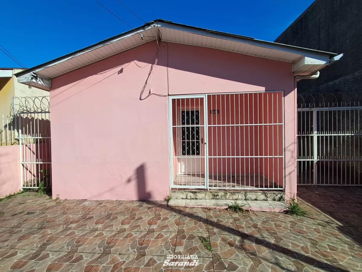 Imagem de Casa com 3 dormitórios com patio amplo no bairro Sarandi