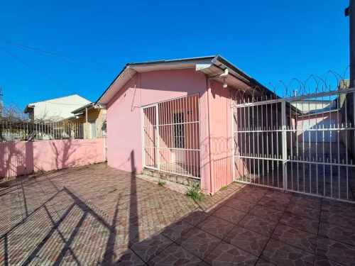 Imagem de Casa com 3 dormitórios com patio amplo no bairro Sarandi
