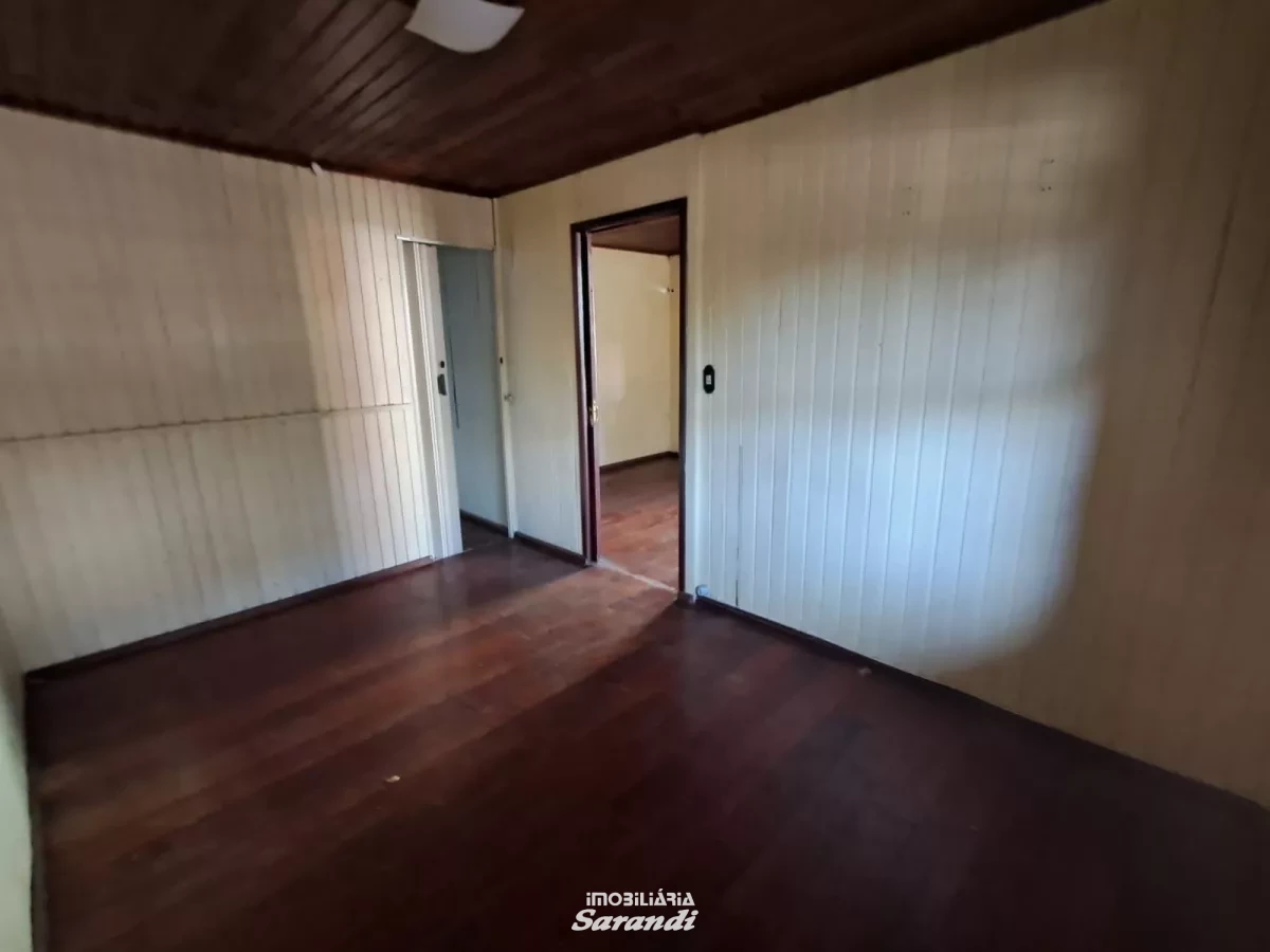 Casa de madeira três dormitórios, sala, cozinha, banheiro, á - Sarandi, Porto Alegre [994]
