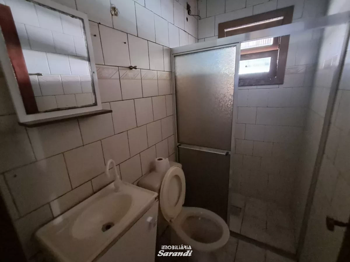 Casa de madeira três dormitórios, sala, cozinha, banheiro, á - Sarandi, Porto Alegre [994]