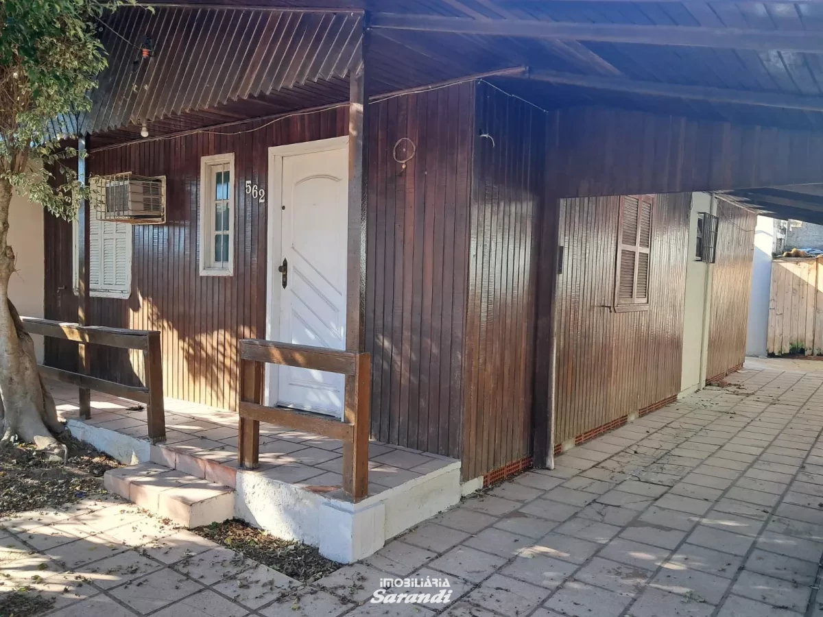 Imagem de Casa de madeira três dormitórios, sala, cozinha, banheiro, á