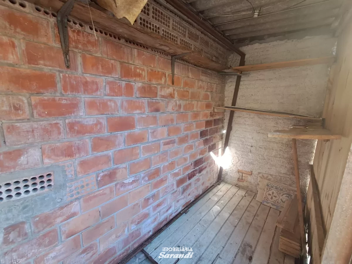 Casa de madeira três dormitórios, sala, cozinha, banheiro, á - Sarandi, Porto Alegre [994]