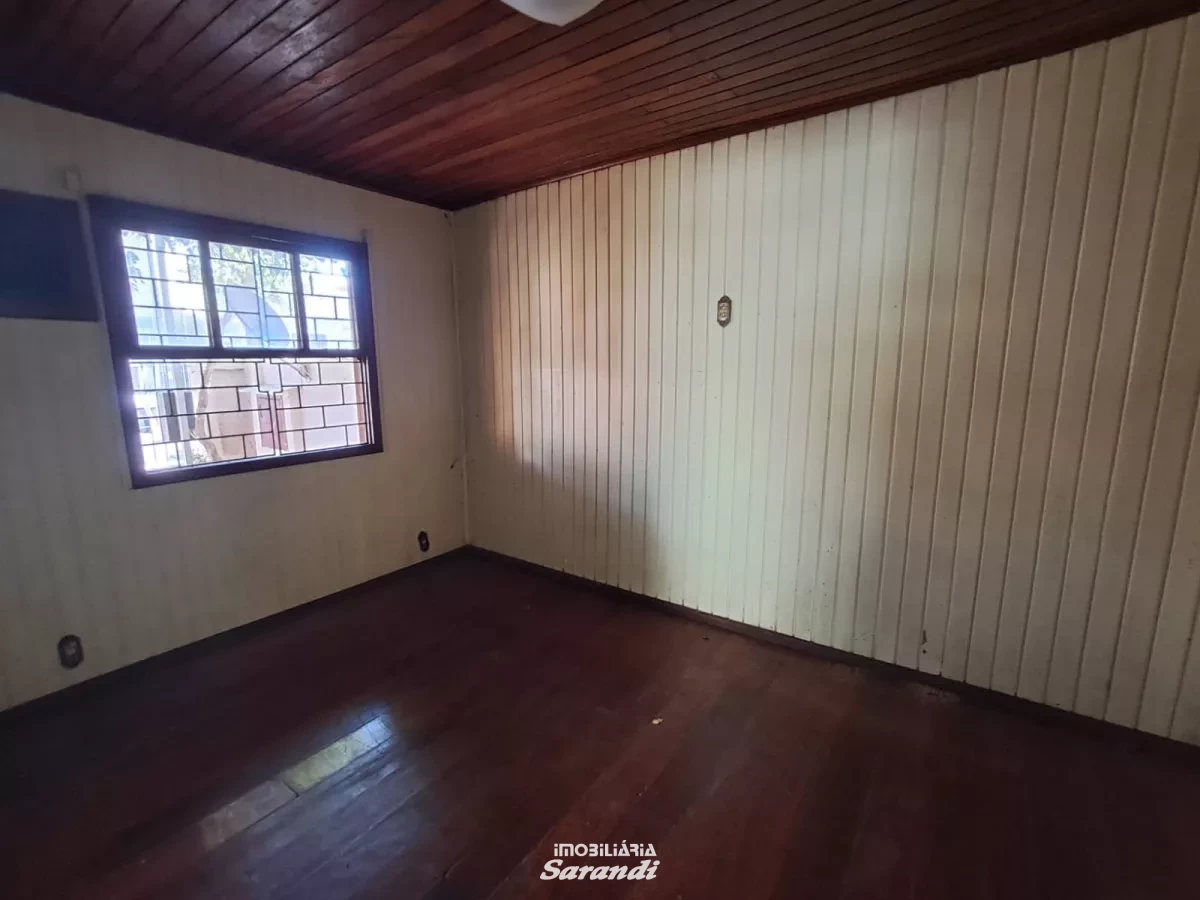 Casa de madeira três dormitórios, sala, cozinha, banheiro, á - Sarandi, Porto Alegre [994]