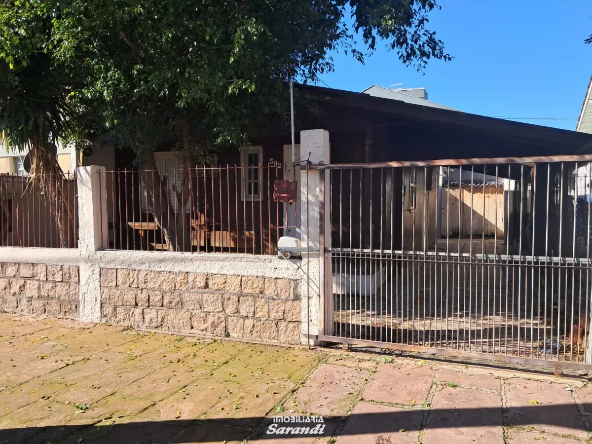Casa de madeira três dormitórios, sala, cozinha, banheiro, á - Sarandi, Porto Alegre [994]