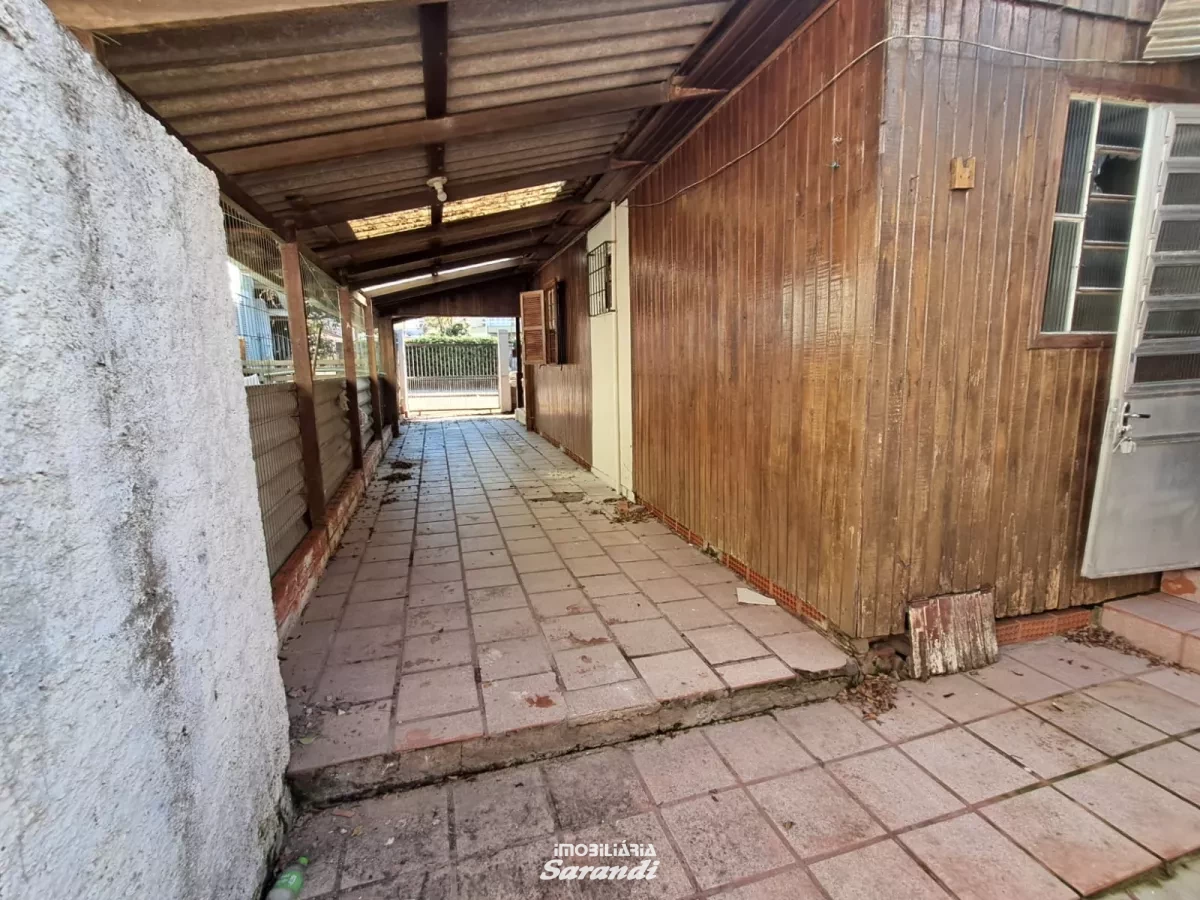 Casa de madeira três dormitórios, sala, cozinha, banheiro, á - Sarandi, Porto Alegre [994]