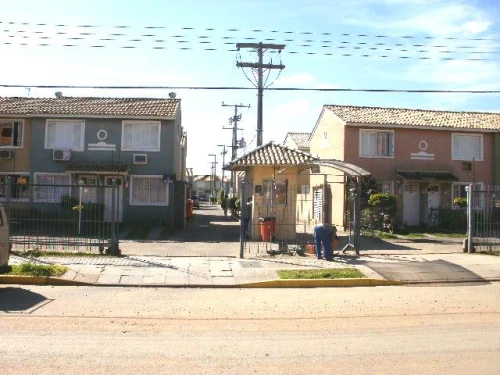 Imagem de VENHA CONHECER IMÓVEL DIFERENCIADO: Sobrado alvenaria três dormitórios, sala estar jantar, cozinha planejada e vagas para três carros.