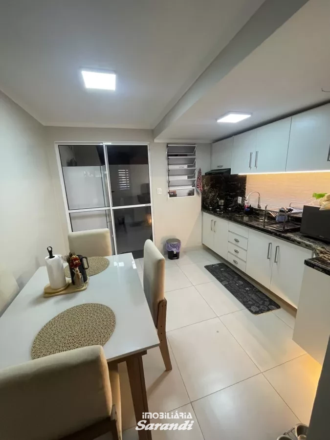 VENHA CONHECER IMÓVEL DIFERENCIADO: Sobrado alvenaria três dormitórios, sala estar jantar, cozinha planejada e vagas para três carros. - Sarandi, Porto Alegre [4266]