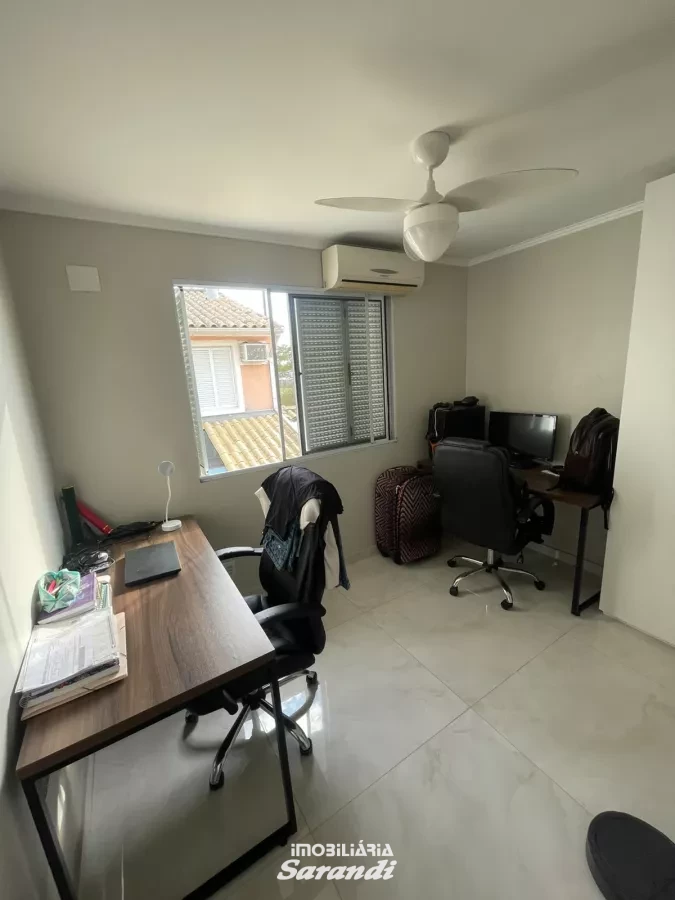 VENHA CONHECER IMÓVEL DIFERENCIADO: Sobrado alvenaria três dormitórios, sala estar jantar, cozinha planejada e vagas para três carros. - Sarandi, Porto Alegre [4266]