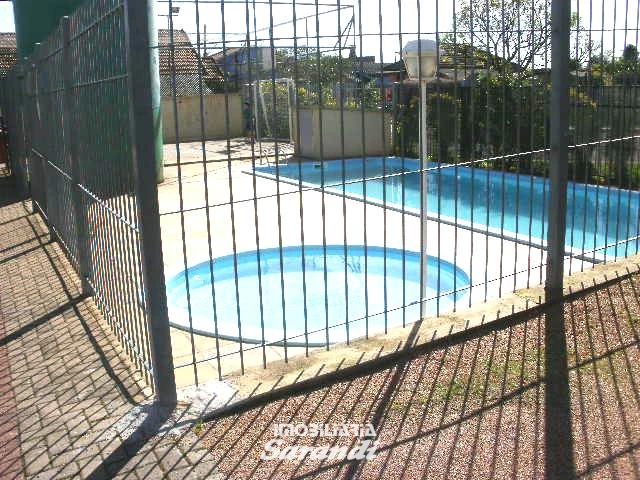 VENHA CONHECER IMÓVEL DIFERENCIADO: Sobrado alvenaria três dormitórios, sala estar jantar, cozinha planejada e vagas para três carros. - Sarandi, Porto Alegre [4266]