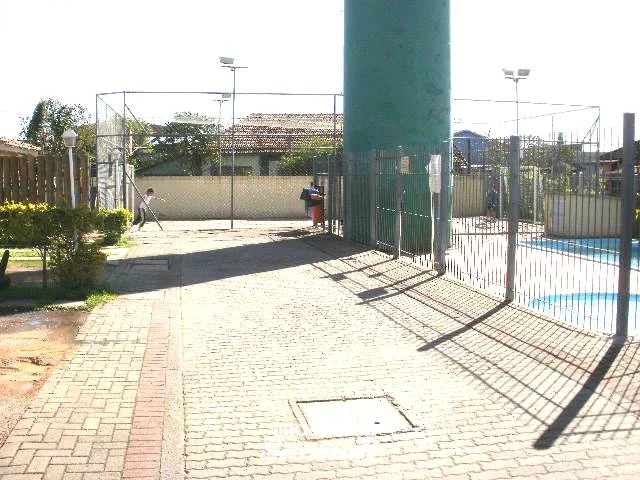 VENHA CONHECER IMÓVEL DIFERENCIADO: Sobrado alvenaria três dormitórios, sala estar jantar, cozinha planejada e vagas para três carros. - Sarandi, Porto Alegre [4266]