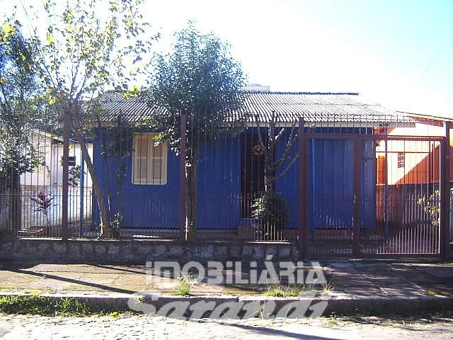 Imagem de Casa de madeira mista com um dormitório e outra nos fundos de alvenaria um dormitório