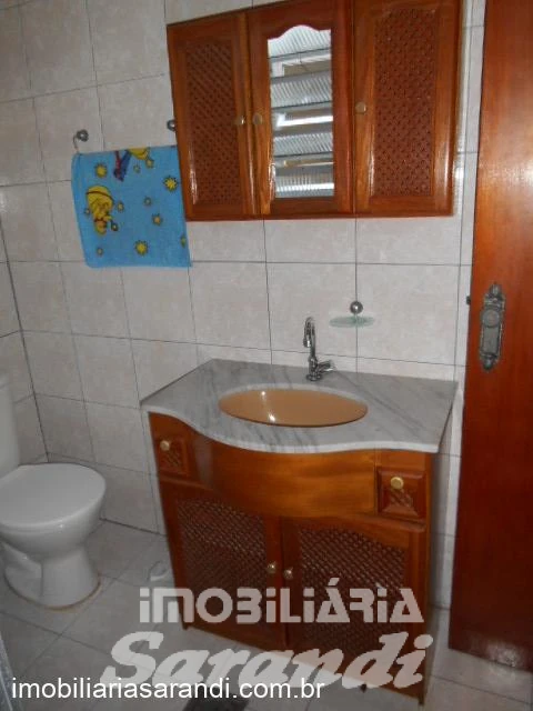 Imagem de Casa com 3 dormitórios no bairro Sarandi