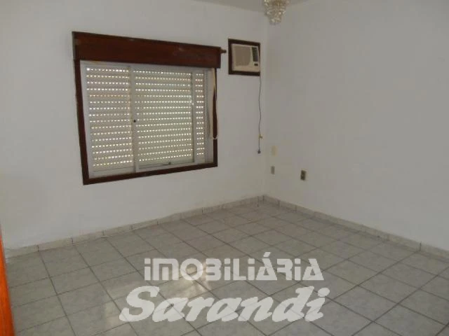 Imagem de Casa com 3 dormitórios no bairro Sarandi