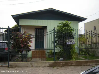 Imagem de Casa mista com três dormitórios no bairro Sarandi
