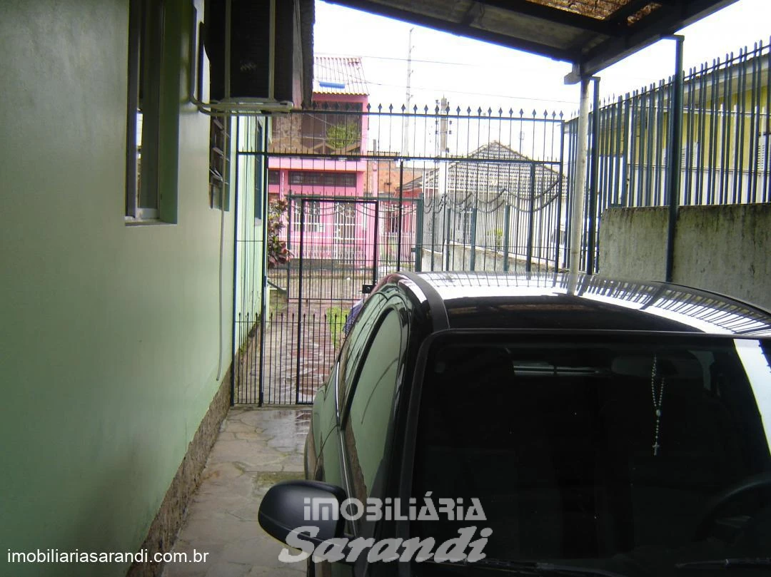 Imagem de Casa mista com três dormitórios no bairro Sarandi