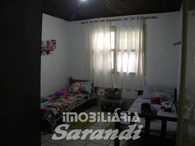 Imagem de Terreno com 2 casas de alvenaria com garagem coberta para 3 carros no bairro Sarandi