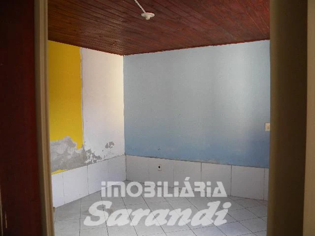 Imagem de Terreno com 2 casas de alvenaria com garagem coberta para 3 carros no bairro Sarandi