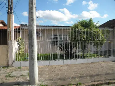 Imagem de Terreno com 2 casas de alvenaria com garagem coberta para 3 carros no bairro Sarandi