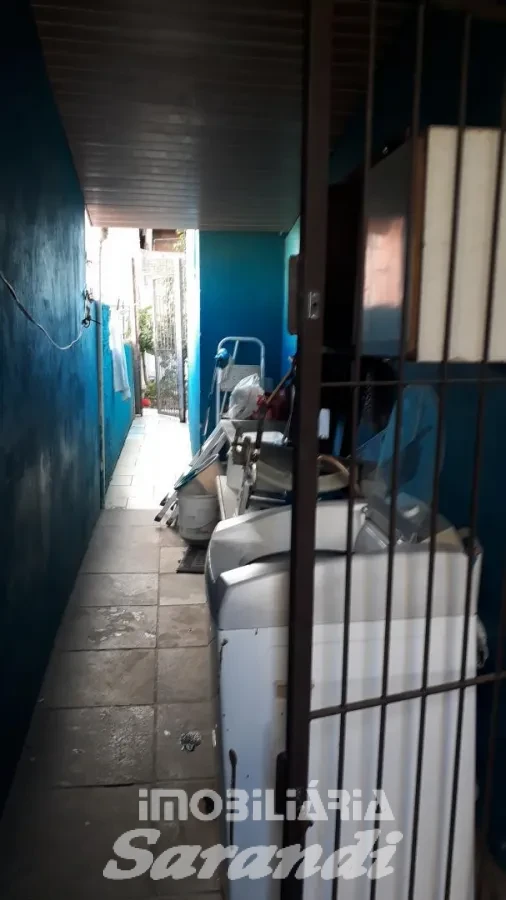 Imagem de Casa de alvenaria 4 dormitórios com garagem para 3 carros no bairro Sarandi