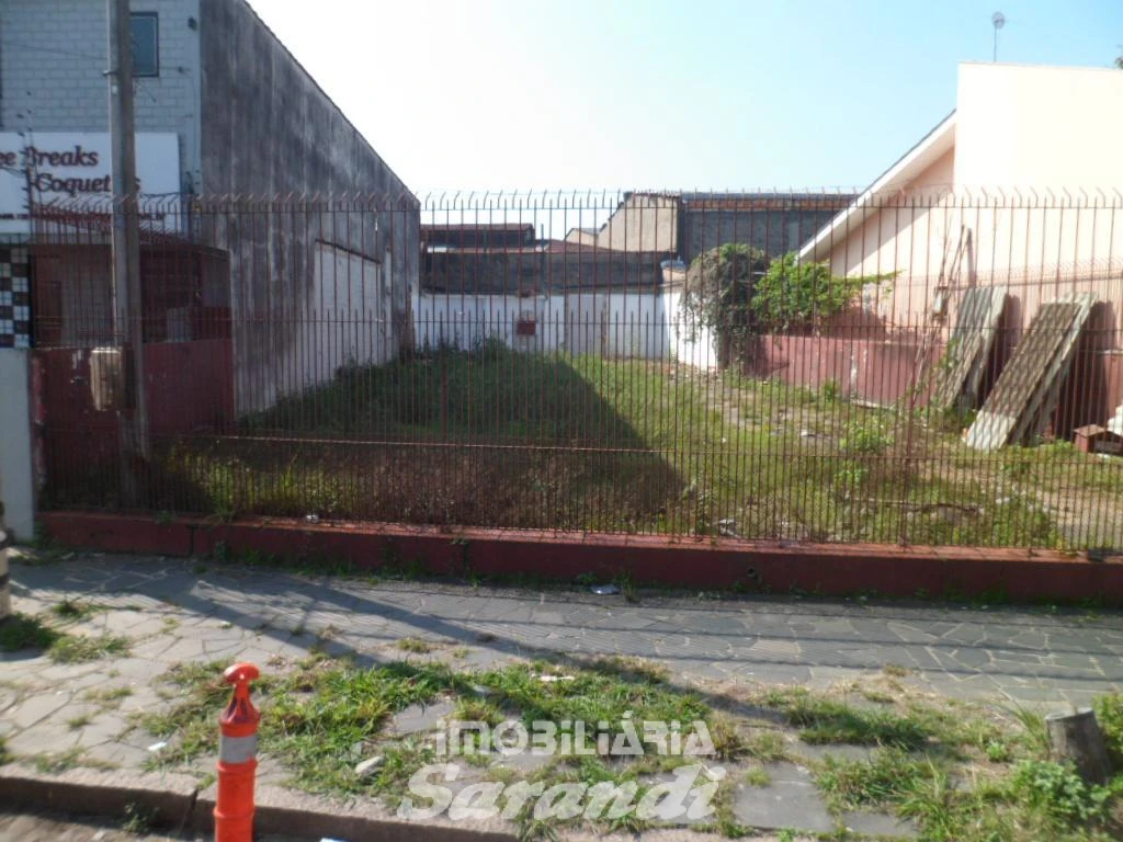 Imagem de Terreno limpo e aterrado localizado a uma quadra da Avenida Assis Brasil