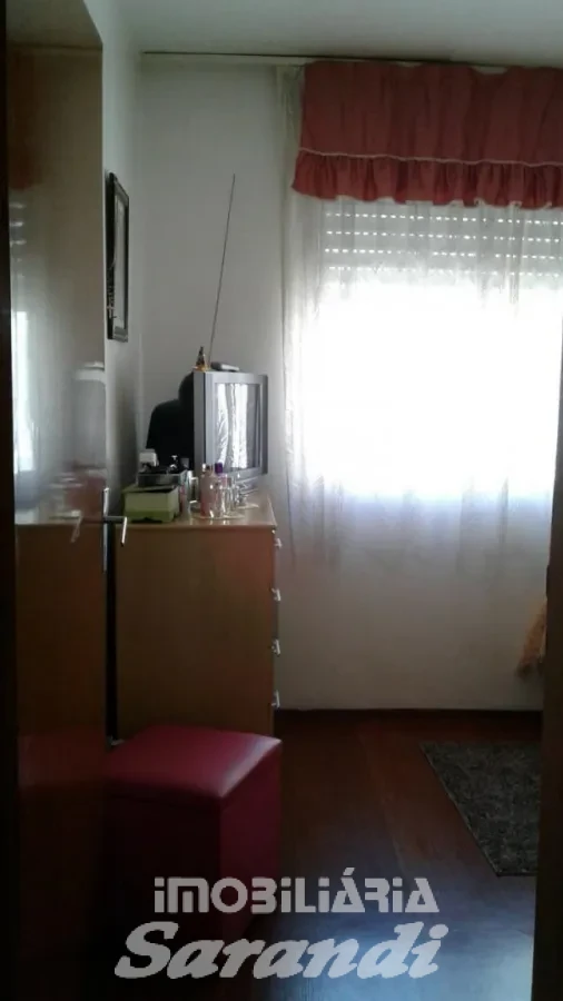 Imagem de Apartamento no terceiro andar com 2 dormitórios no bairro Rubem Berta