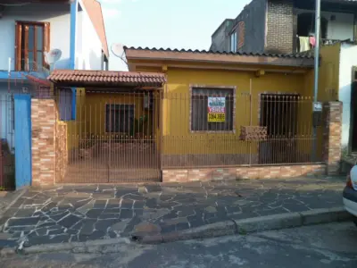 Imagem de Casa de alvenaria com área construída aproximada de 70m² com 2 dormitórios no bairro Santa Rosa de Lima