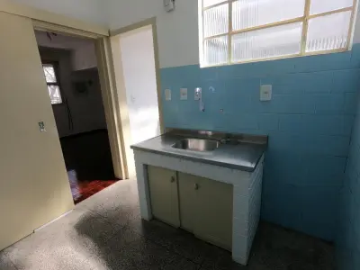 Imagem de Apartamento no quarto andar de dois dormitórios com sala,