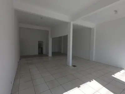 Imagem de Loja com área aproximada de 70m² e banheiro no bairro Parque Florido, em Gravataí