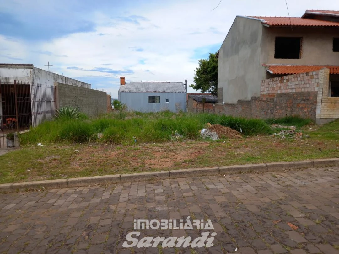 Imagem de terreno alto e aterrado, localizado no bairro Leopoldi