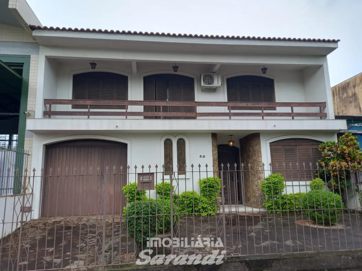 Imagem de Casa no bairro Sarandi com três dormitórios sendo o do casal com suíte