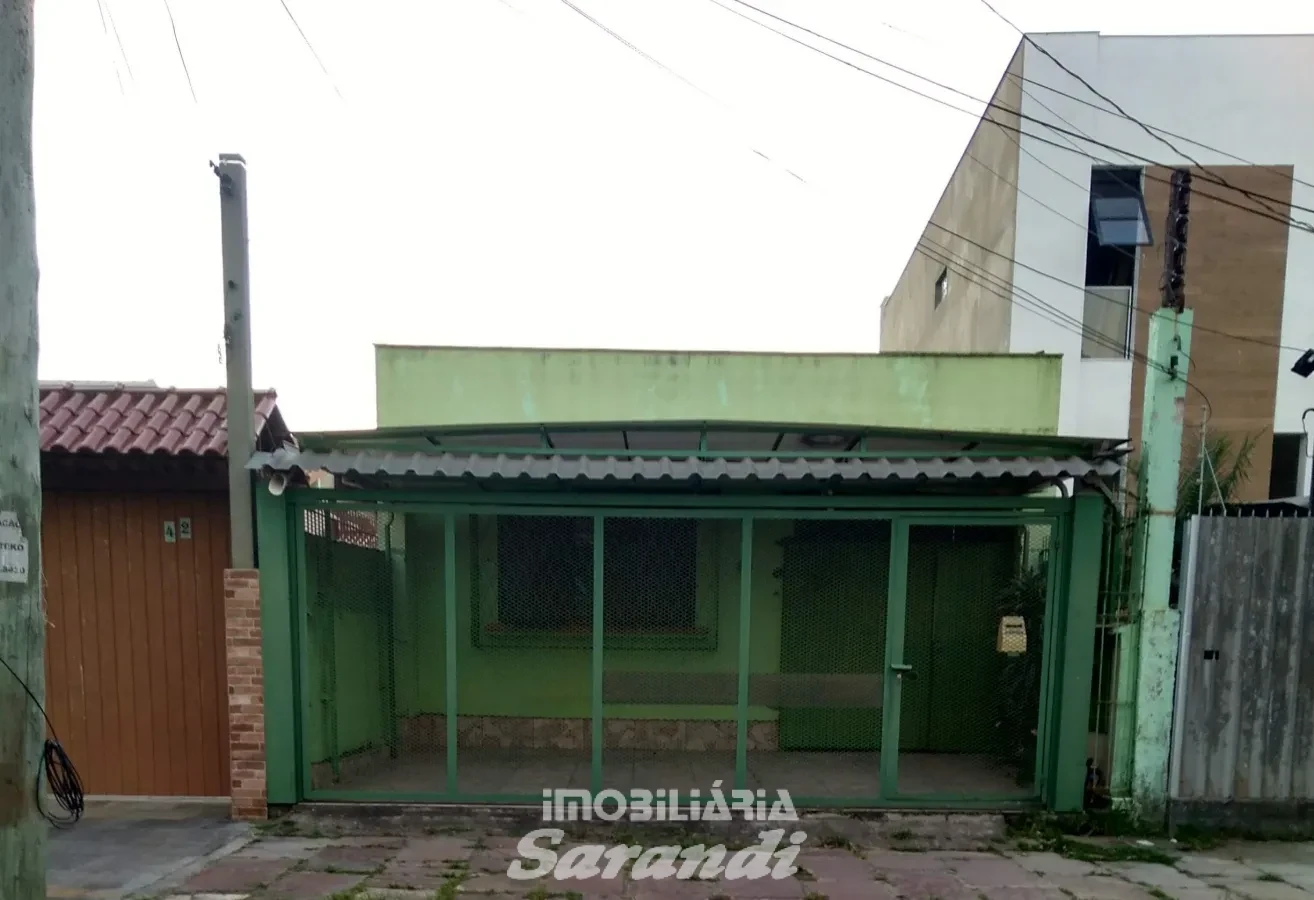 Imagem de Casa de alvenaria com dois dormitórios no bairro Cristo Redentor em Porto Alegre