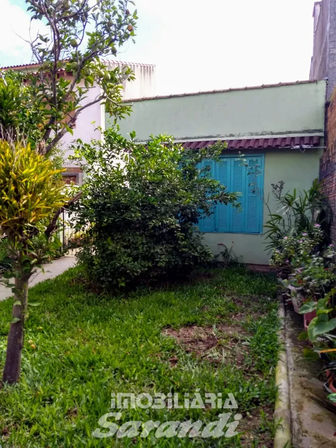 Imagem de Casa de alvenaria com dois dormitórios no bairro Cristo Redentor em Porto Alegre