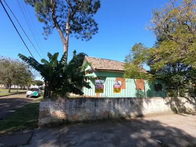 Imagem de Terreno de esquina com casa de madeira bairro sarandi Porto Alegre