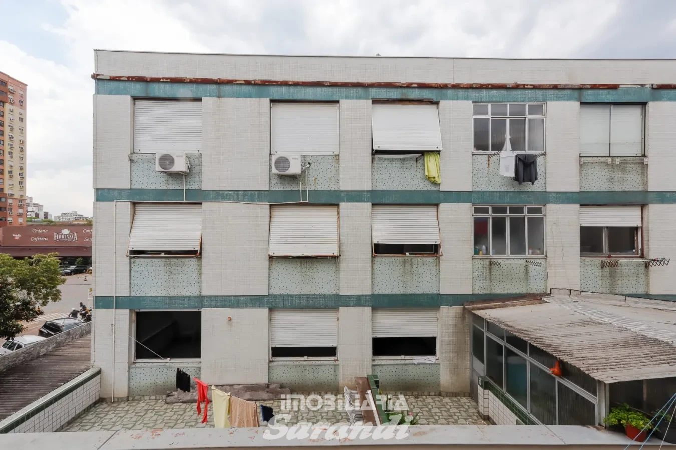 Imagem de Apartamento com dois dormitórios bairro Jardim Itati em Porto Alegre