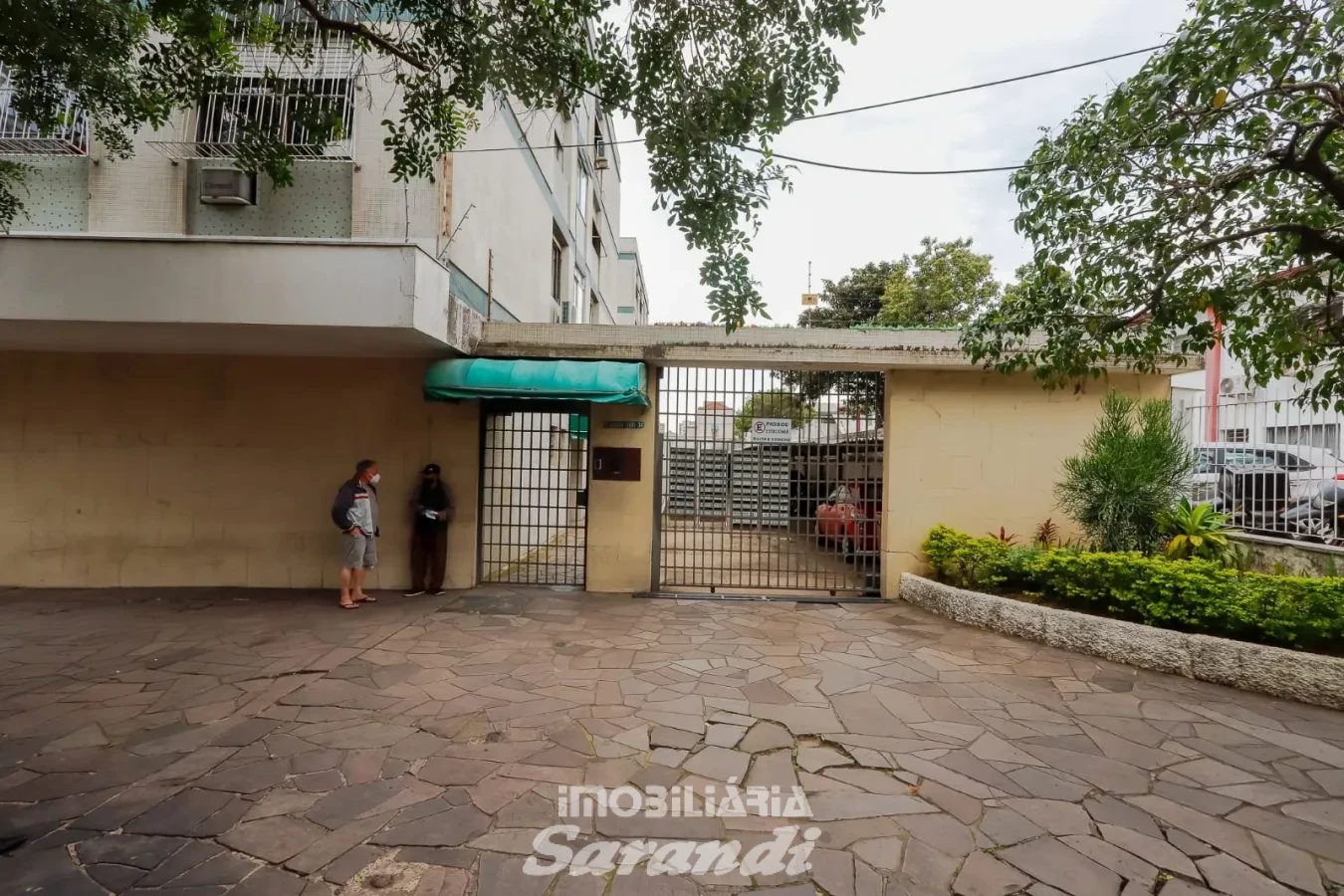 Imagem de Apartamento com dois dormitórios bairro Jardim Itati em Porto Alegre