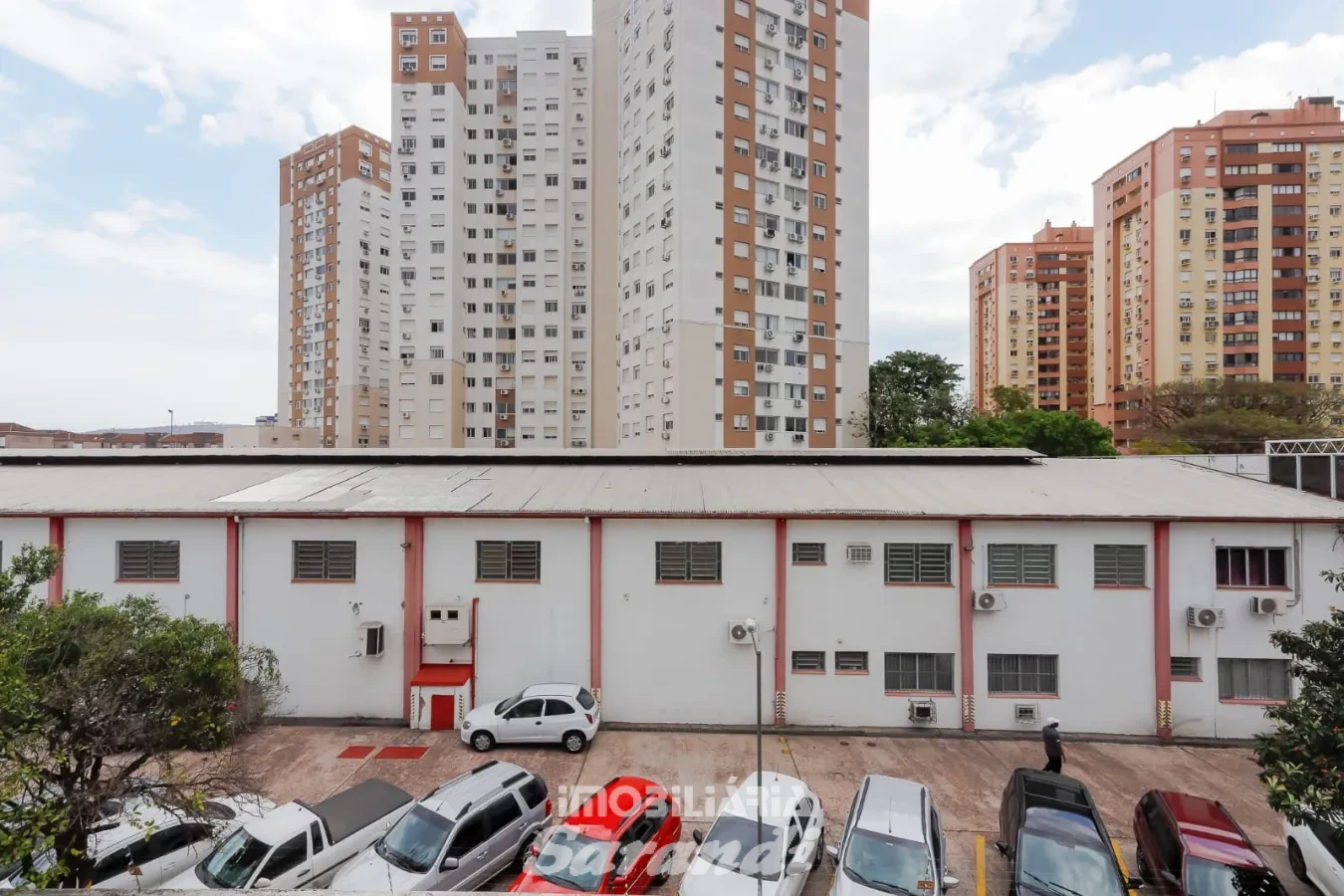 Imagem de Apartamento com dois dormitórios bairro Jardim Itati em Porto Alegre