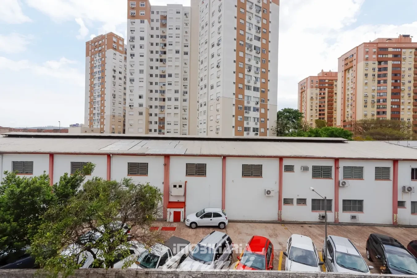 Imagem de Apartamento com dois dormitórios bairro Jardim Itati em Porto Alegre