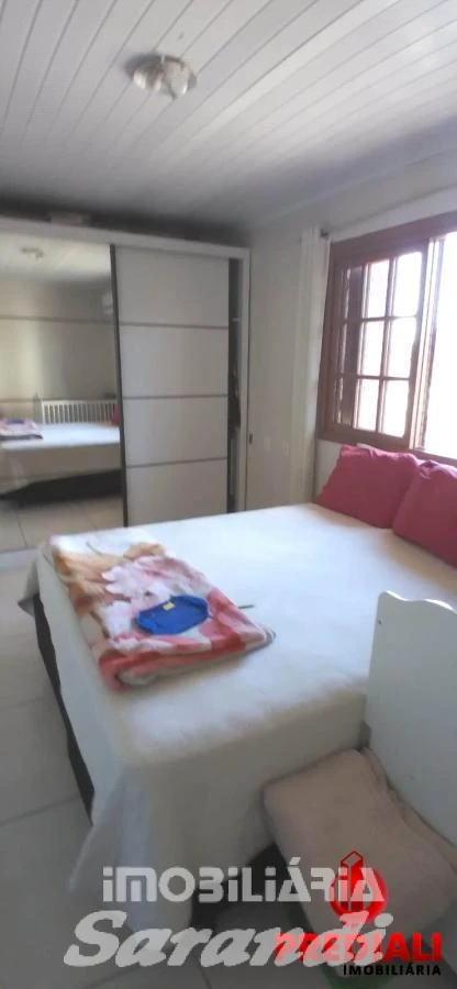 Imagem de Casa de alvenaria três pisos com quatro dormitórios em Esteio RS
