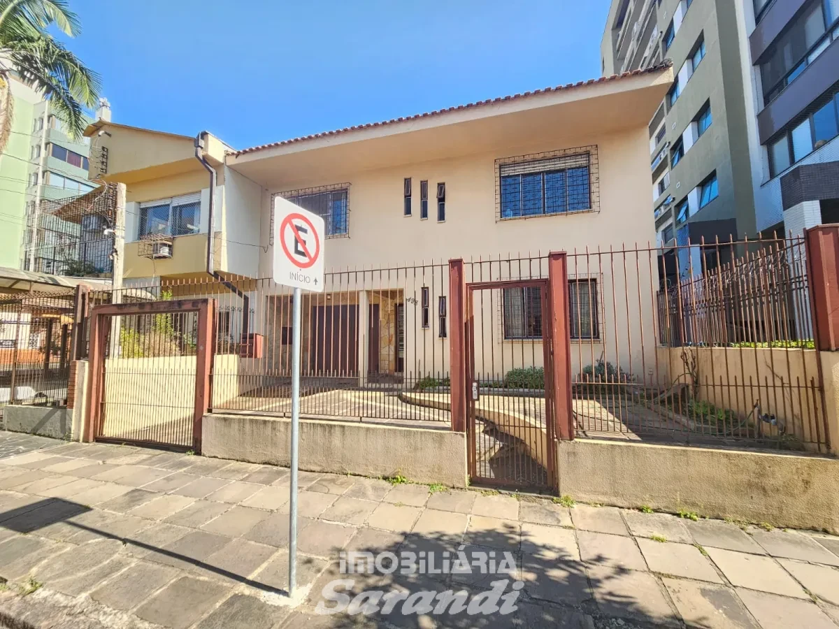 Imagem de Casa de dois pisos com quatro dormitórios bairro boa vista Porto Alegre