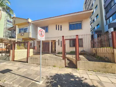 Imagem de Casa de dois pisos com quatro dormitórios bairro boa vista Porto Alegre
