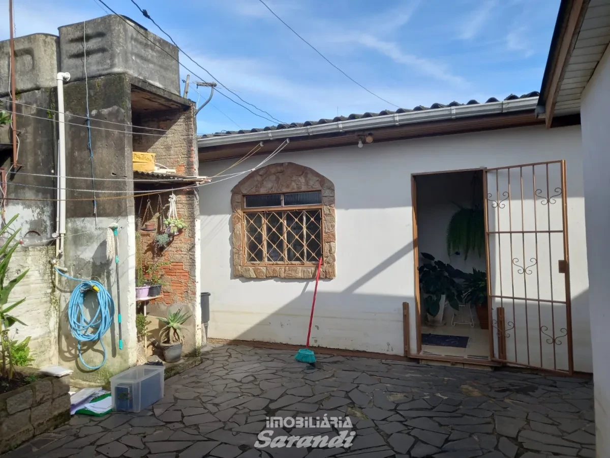 Imagem de Casa de alvenaria com três dormitórios bairro rubem berta Porto Alegre