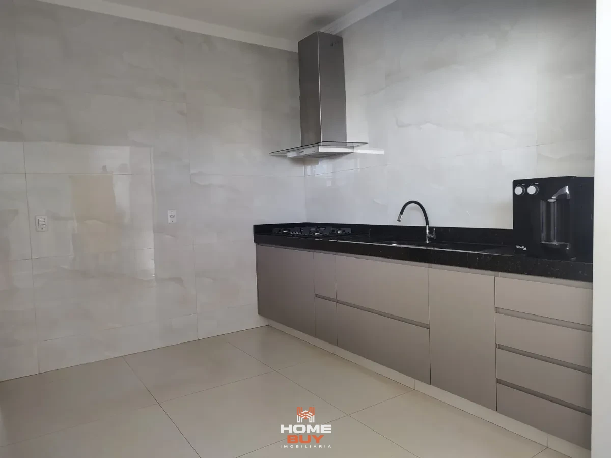Imagem de Casa lajeada sozinha no lote